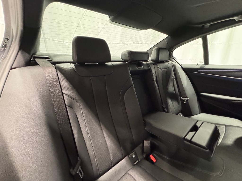 2023 BMW 530E - Image 28