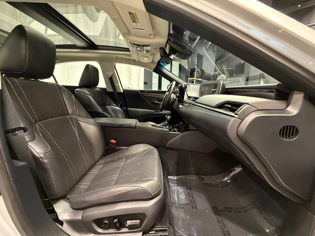 2021 LEXUS ES - Image 28