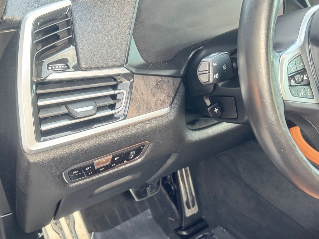 2022 BMW X7 - Image 16