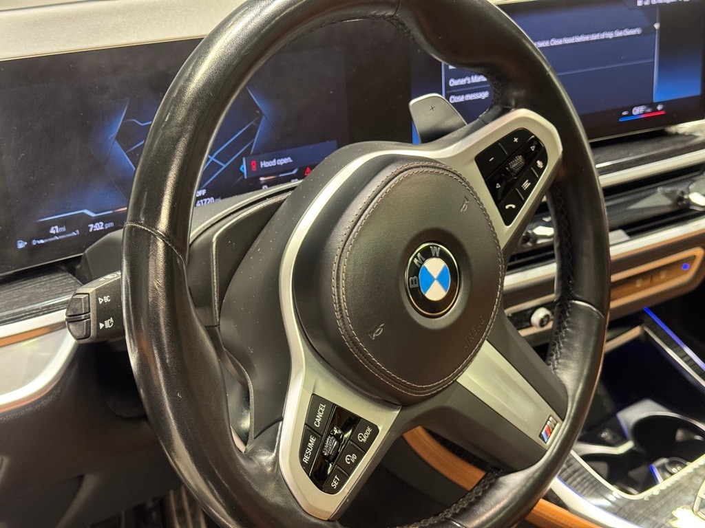 2023 BMW X7 - Image 16