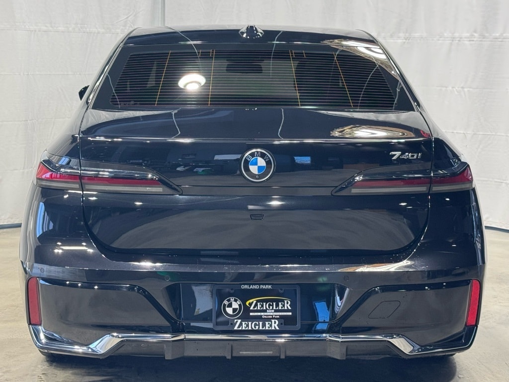2023 BMW 740I - Image 4