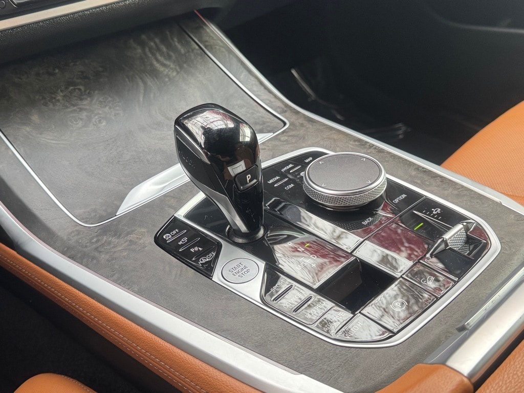 2022 BMW X7 - Image 14