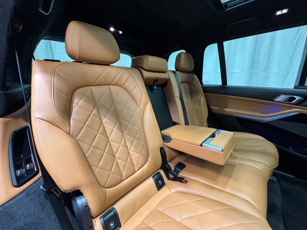 2023 BMW X7 - Image 28
