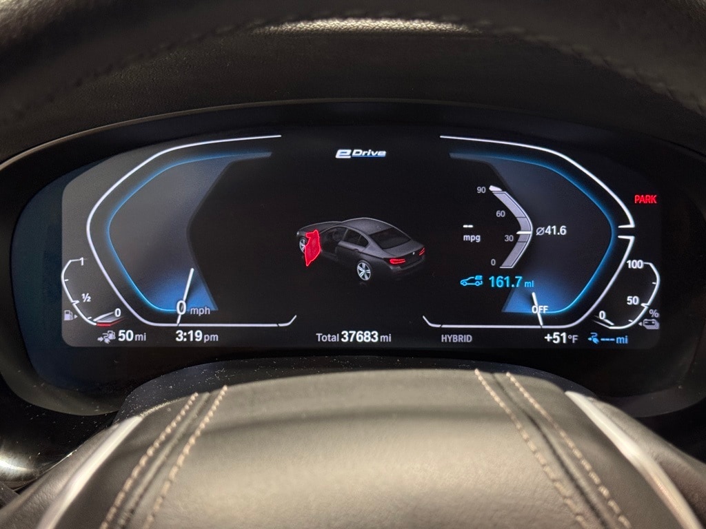 2023 BMW 530E - Image 32