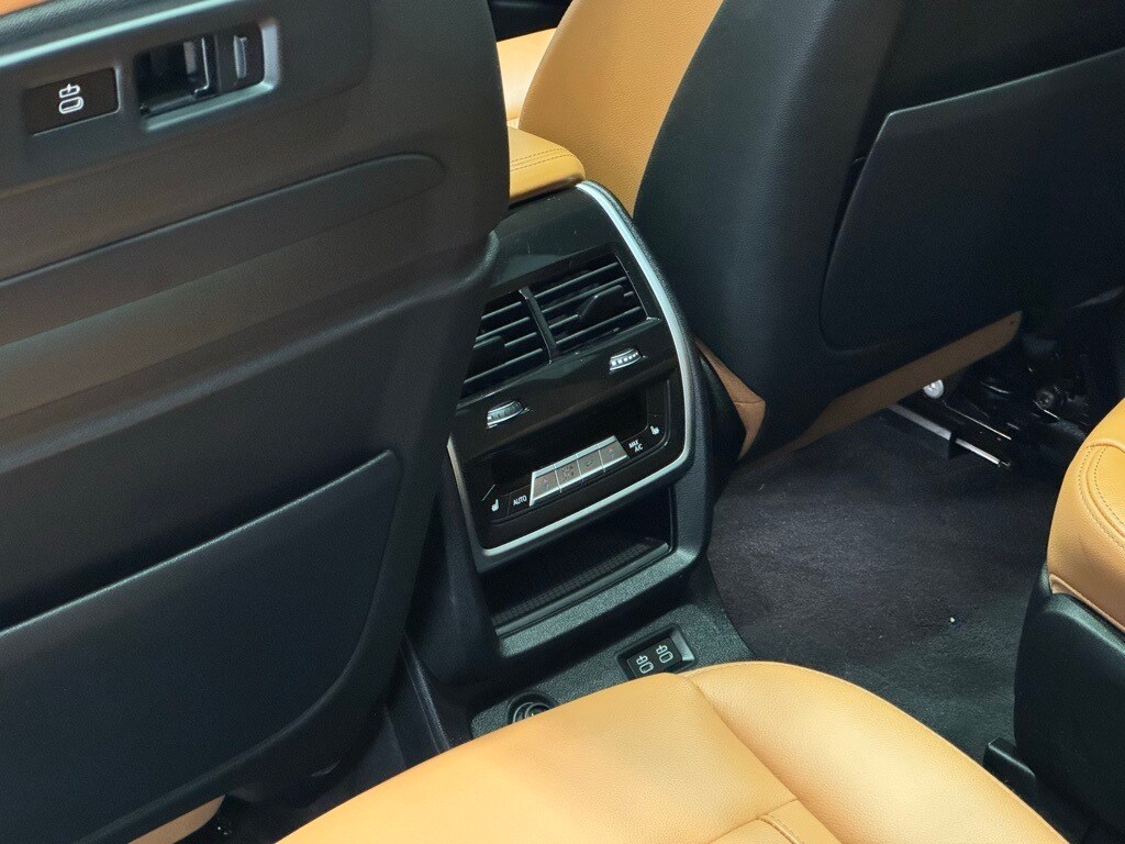 2022 BMW X7 - Image 22