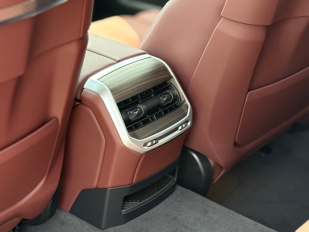 2025 BMW 760I - Image 20