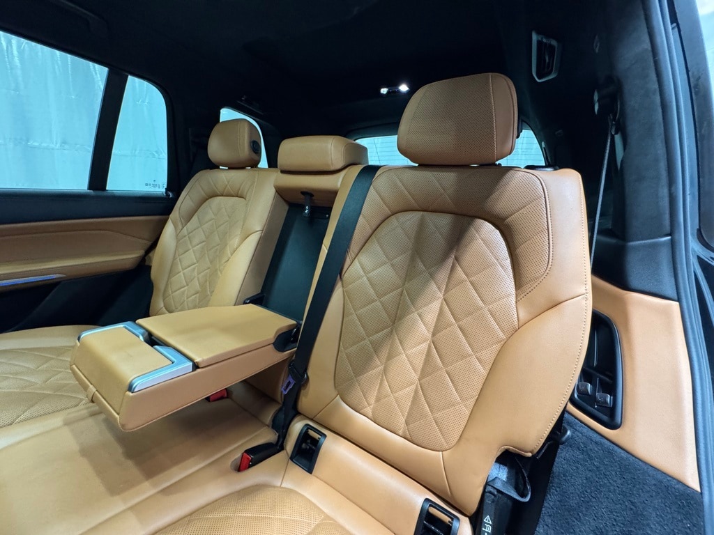2023 BMW X7 - Image 26