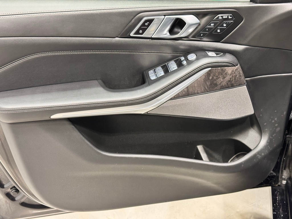 2024 BMW X7 - Image 18