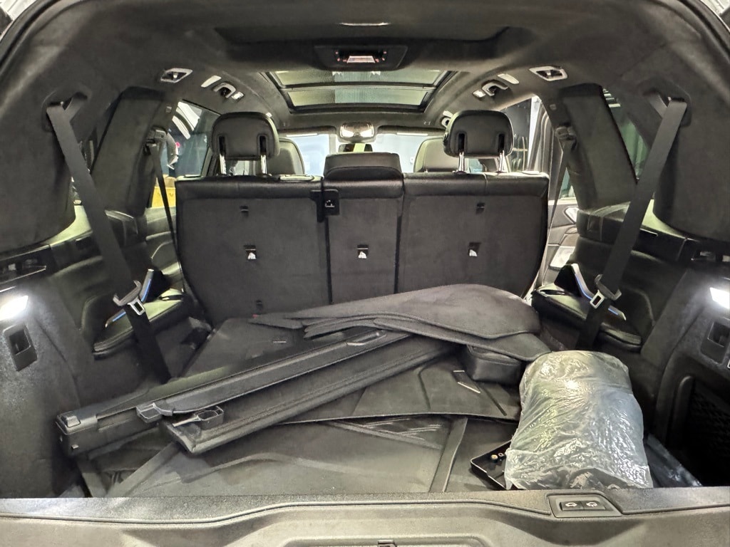 2025 BMW X7 - Image 33