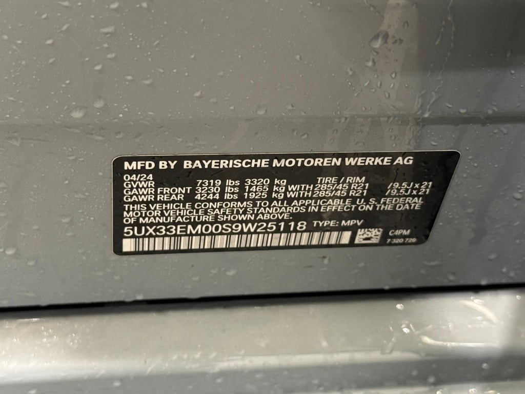 2025 BMW X7 - Image 30