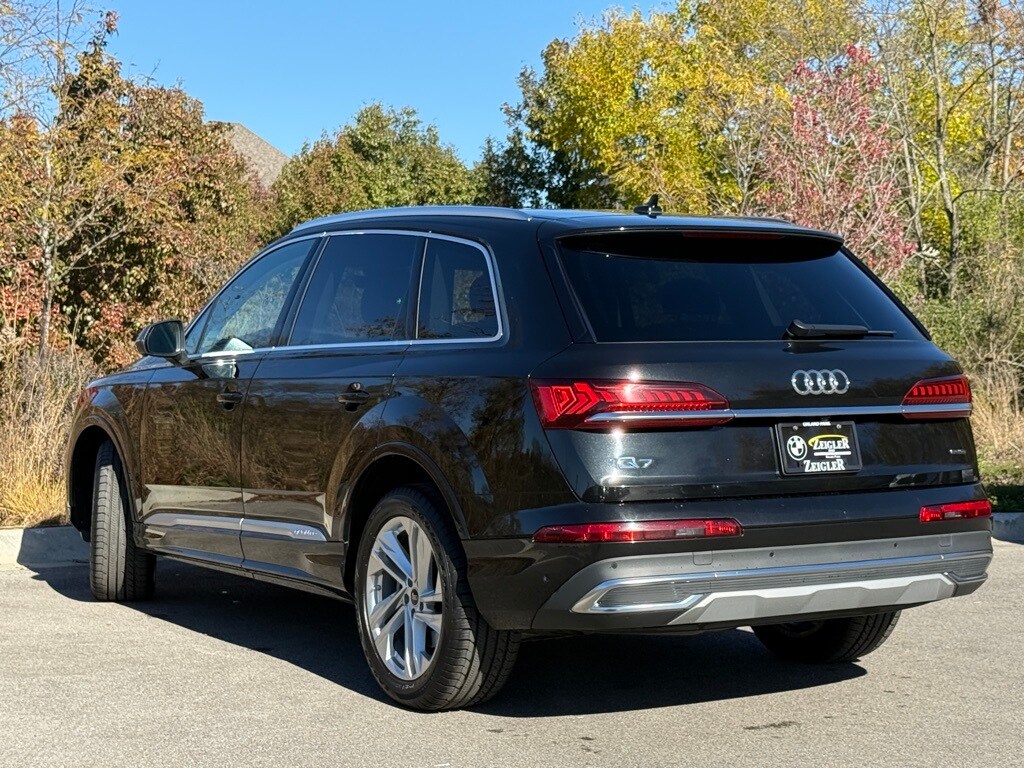 2023 Audi Q7 55 Premium Plus photo 2