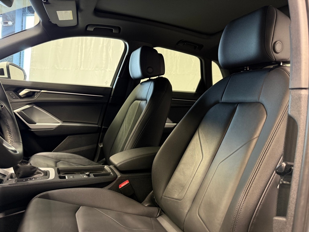 2025 AUDI Q3 - Image 18