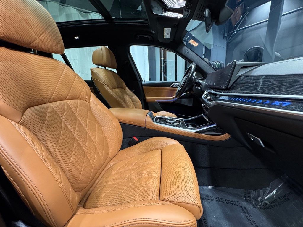 2023 BMW X7 - Image 30