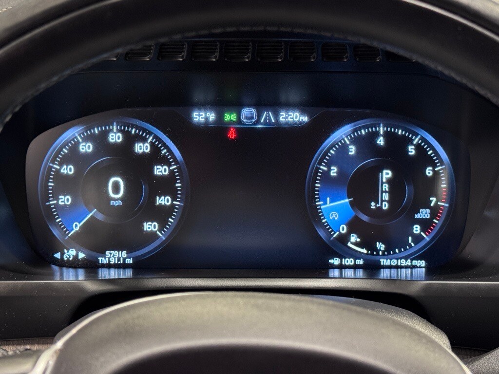 2022 VOLVO XC90 - Image 32