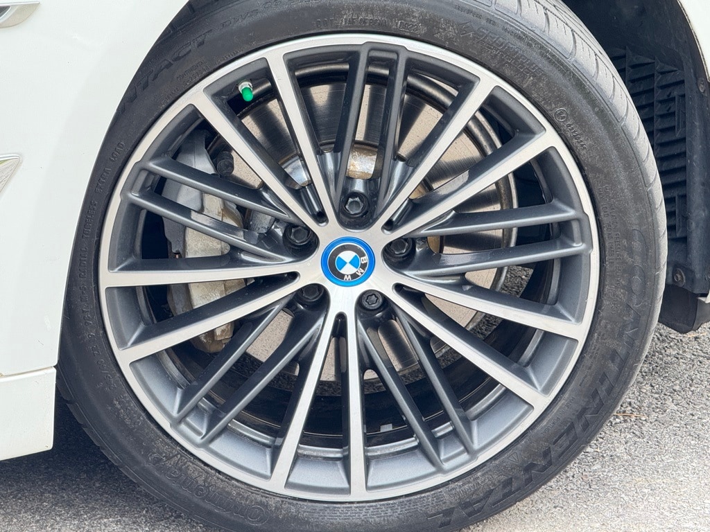 2023 BMW 530E - Image 10