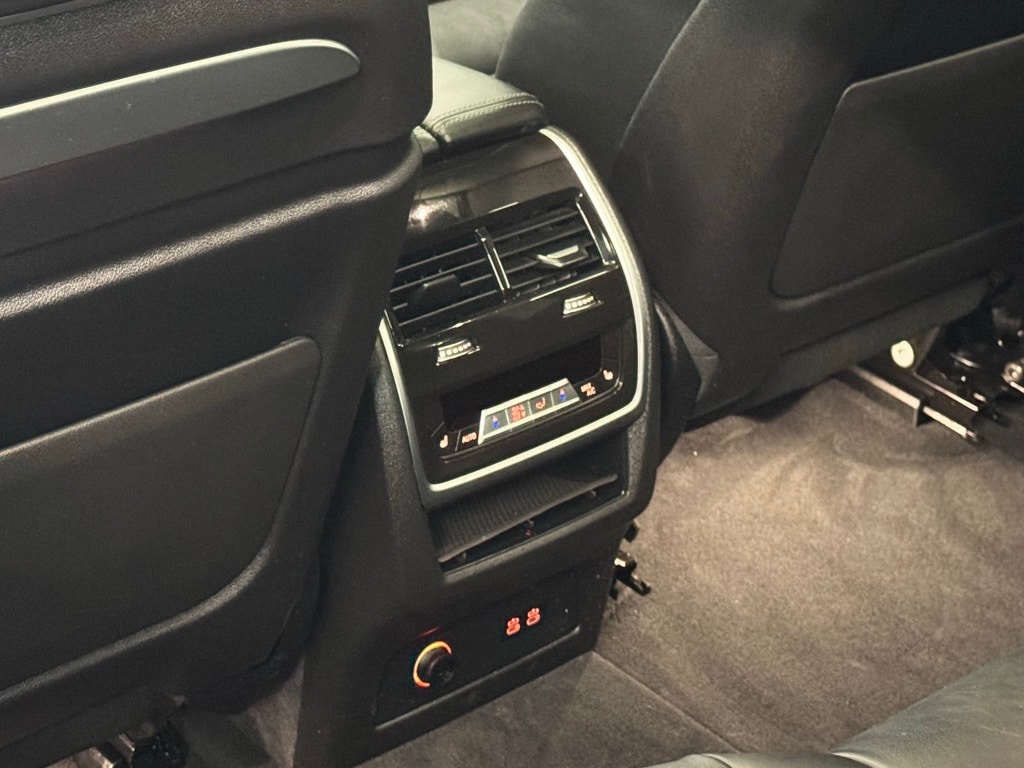 2024 BMW X7 - Image 22