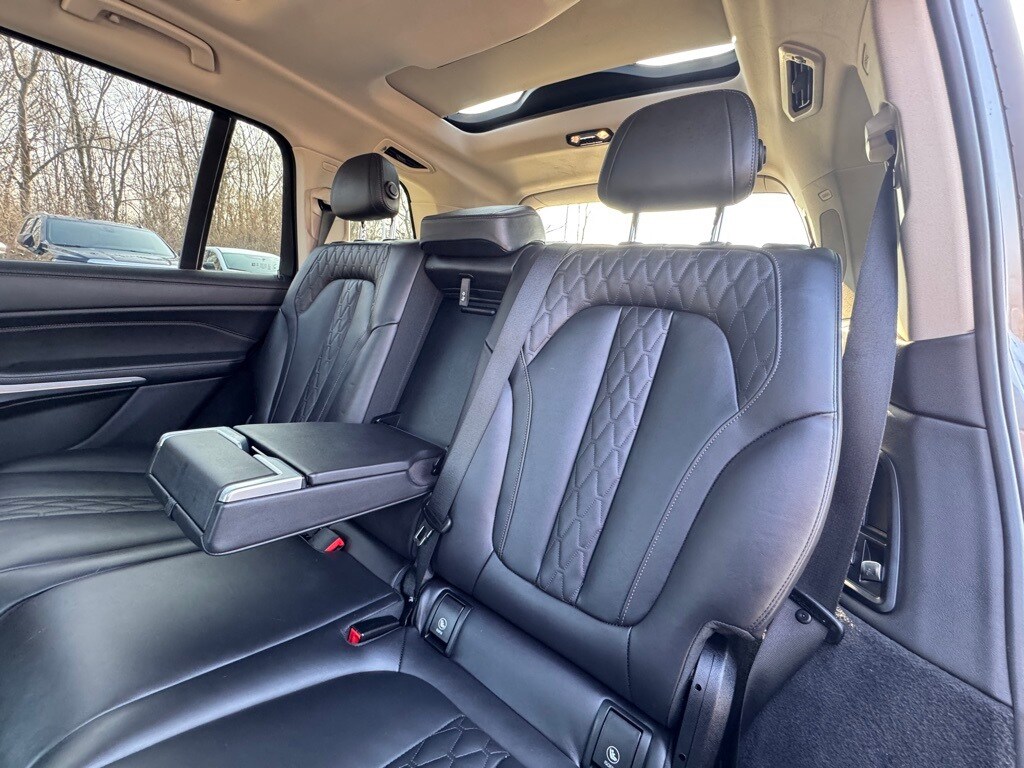 2024 BMW X7 - Image 26