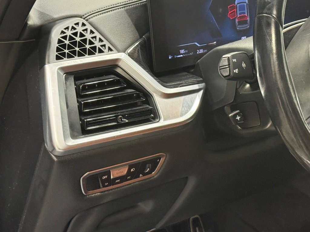 2023 BMW X7 - Image 15