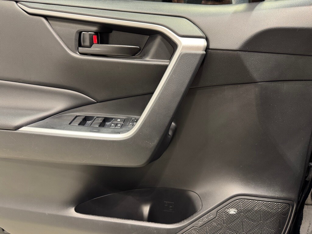 2024 TOYOTA RAV4 - Image 18