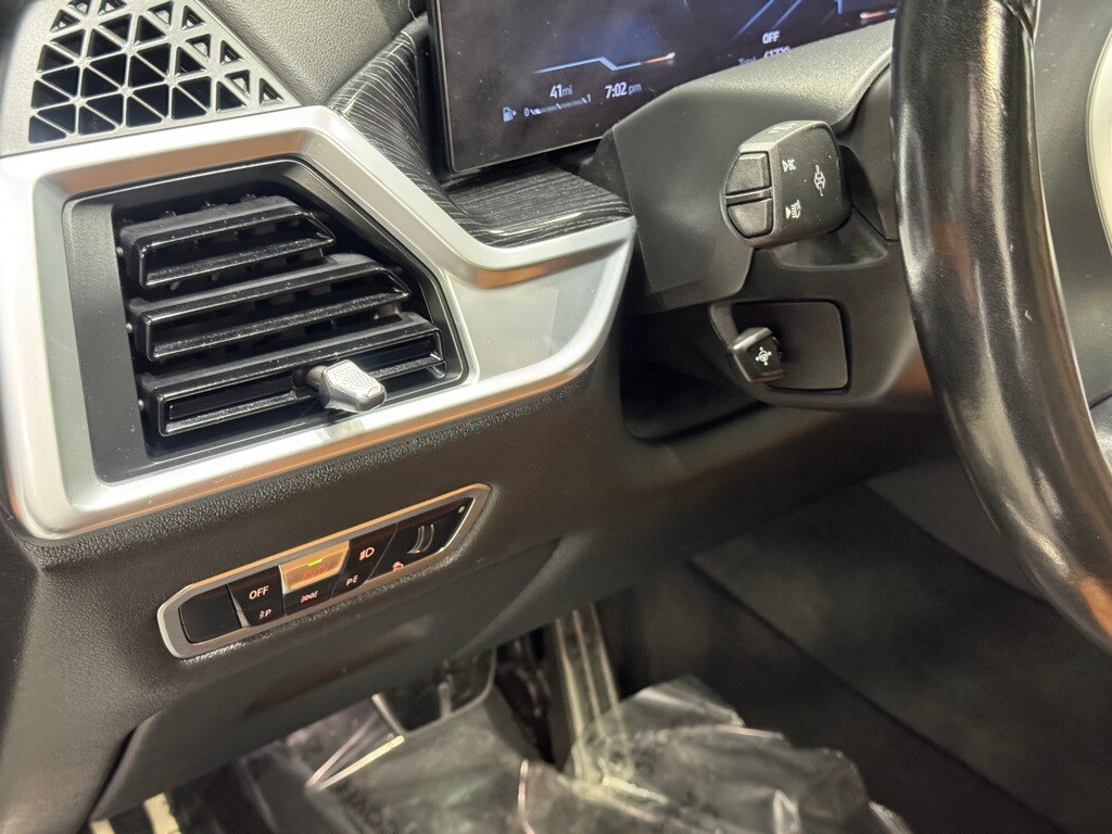 2023 BMW X7 - Image 17