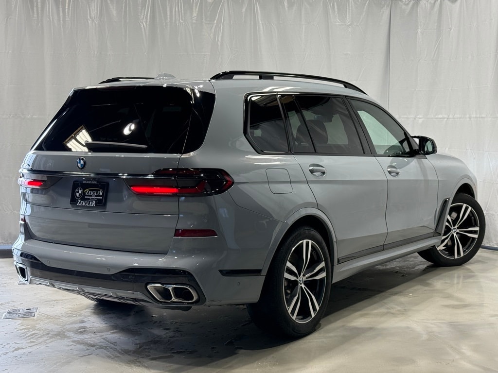 2025 BMW X7 - Image 7