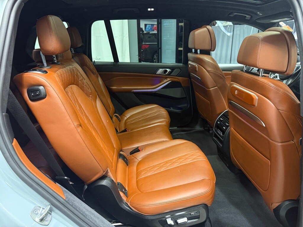 2023 BMW X7 - Image 28