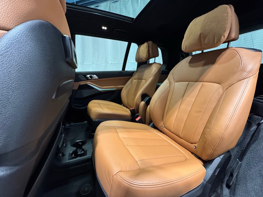 2022 BMW X7 - Image 23