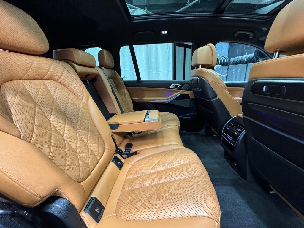 2023 BMW X7 - Image 27