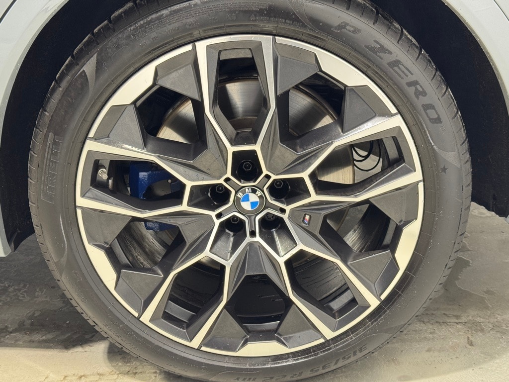 2025 BMW X7 - Image 8