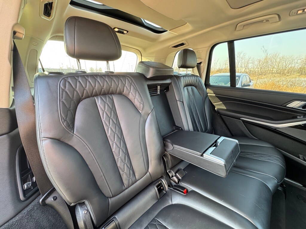 2024 BMW X7 - Image 28
