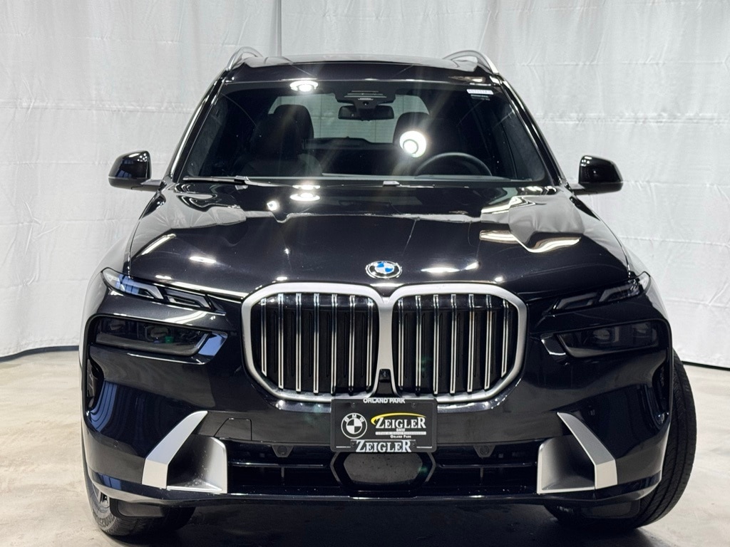 2024 BMW X7 - Image 2