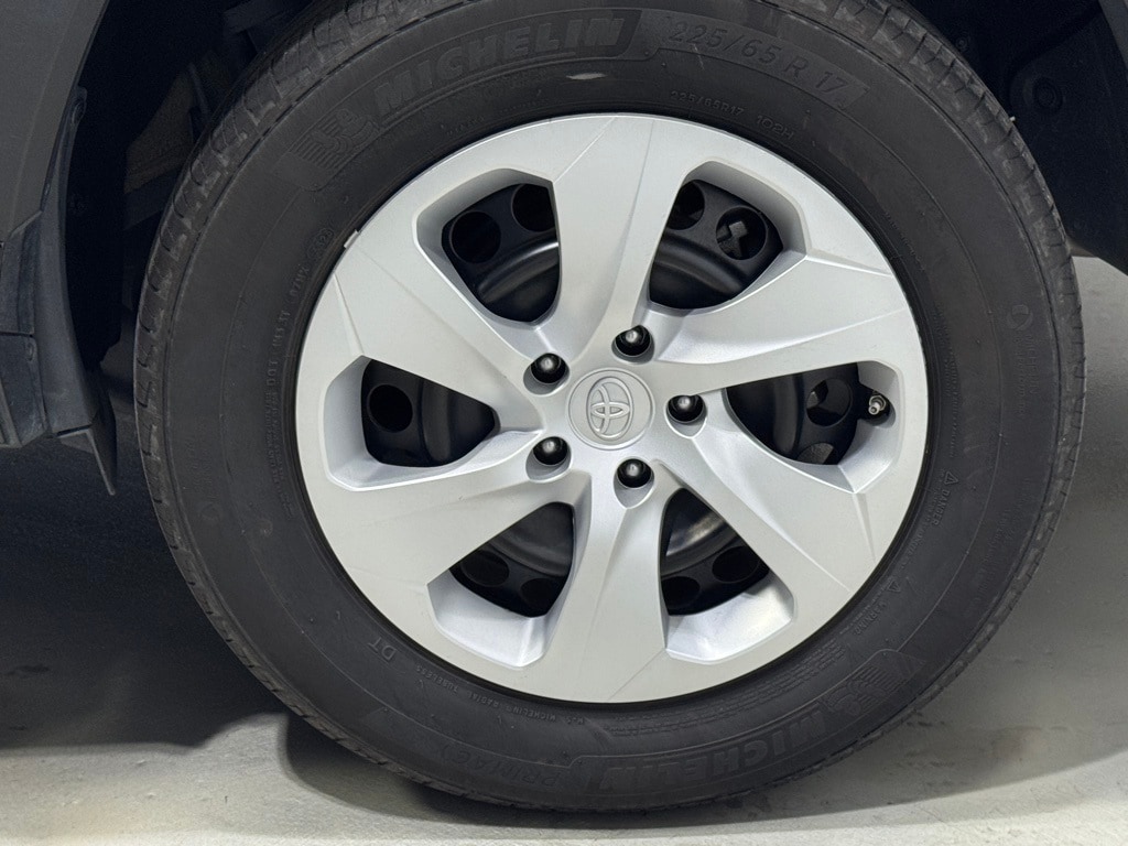 2024 TOYOTA RAV4 - Image 8