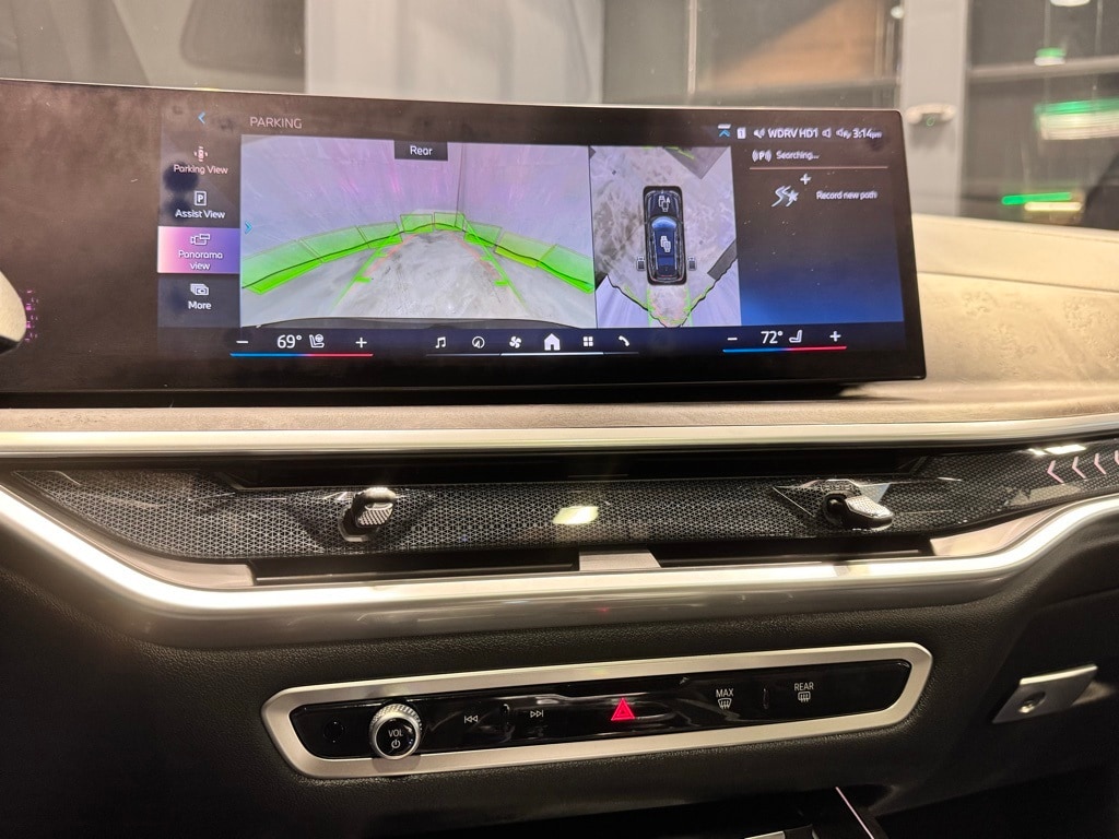 2024 BMW X7 - Image 7