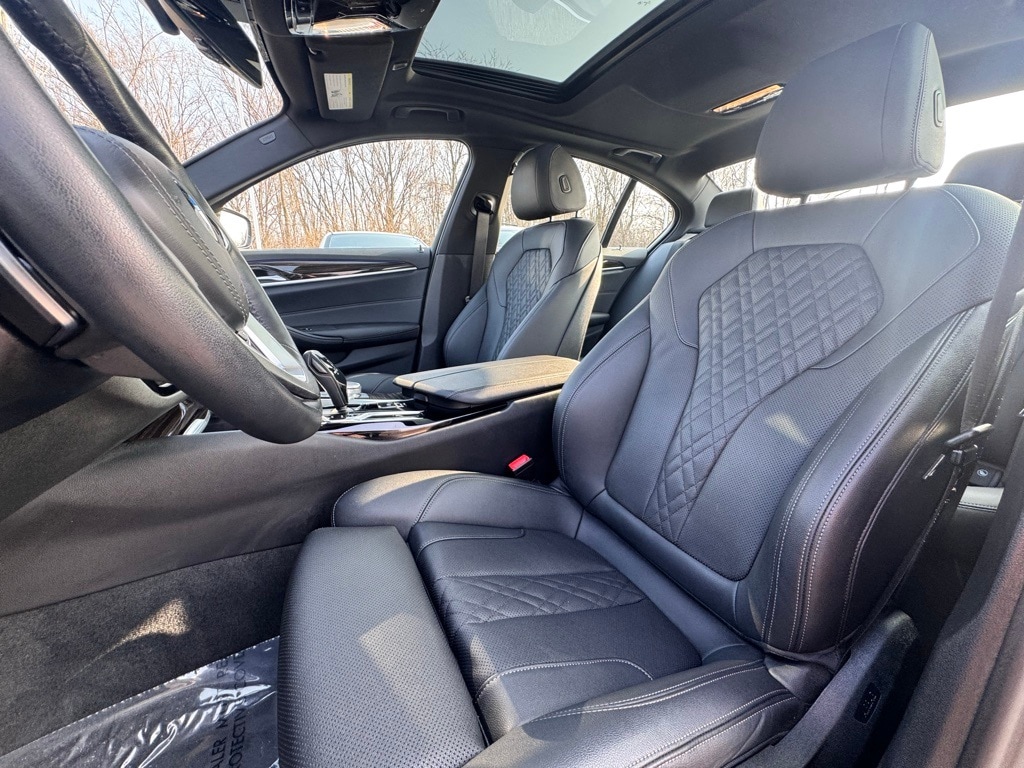 2022 BMW 530I - Image 19