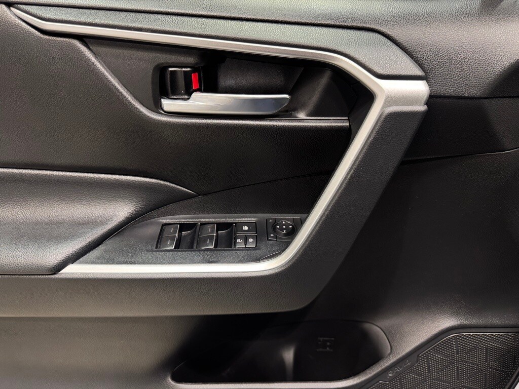 2022 TOYOTA RAV4 - Image 18