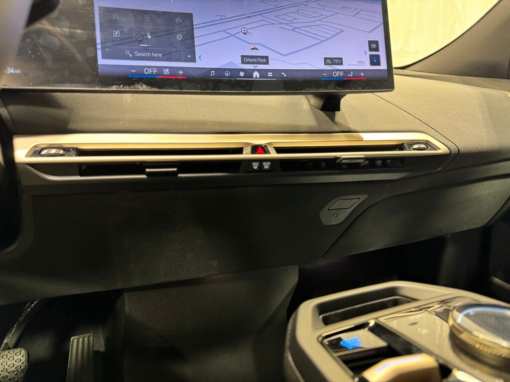 2025 BMW IX - Image 9