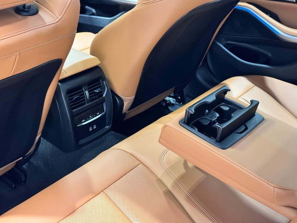 2025 BMW 330I - Image 21