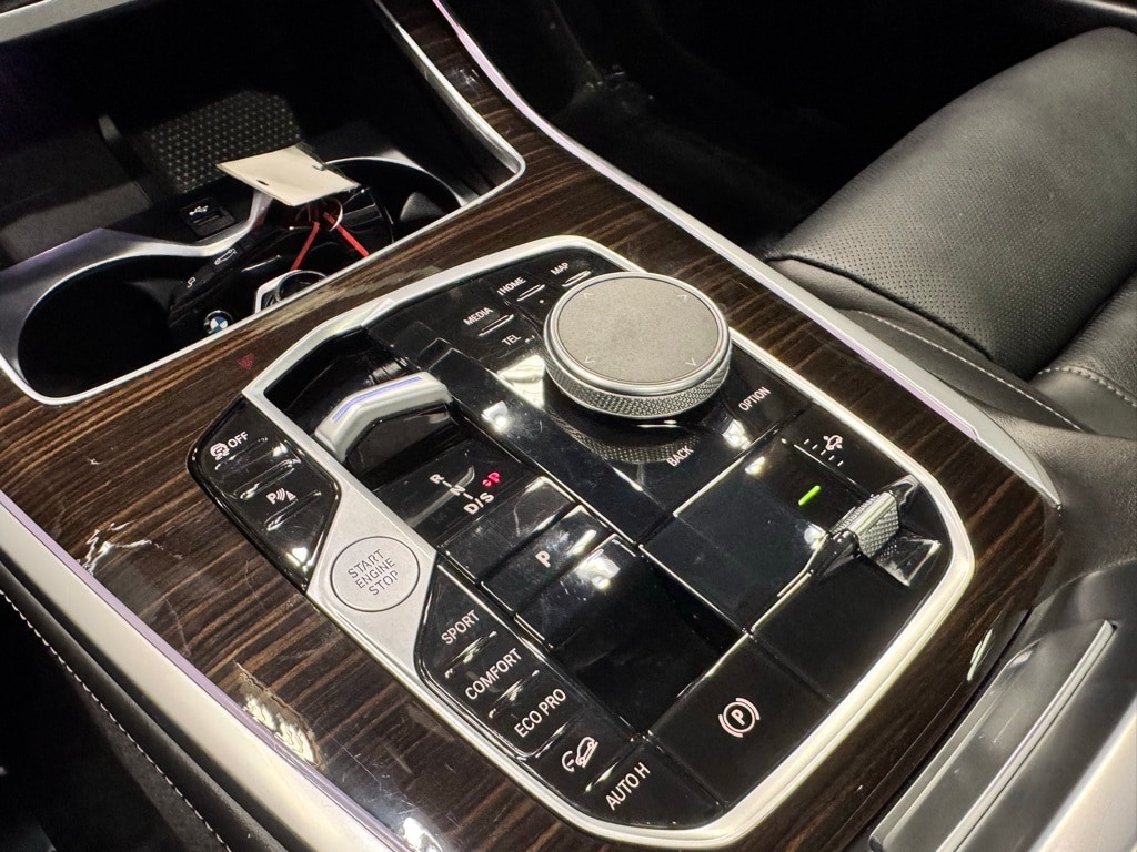 2024 BMW X7 - Image 9