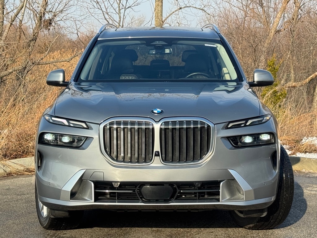 2024 BMW X7 - Image 2
