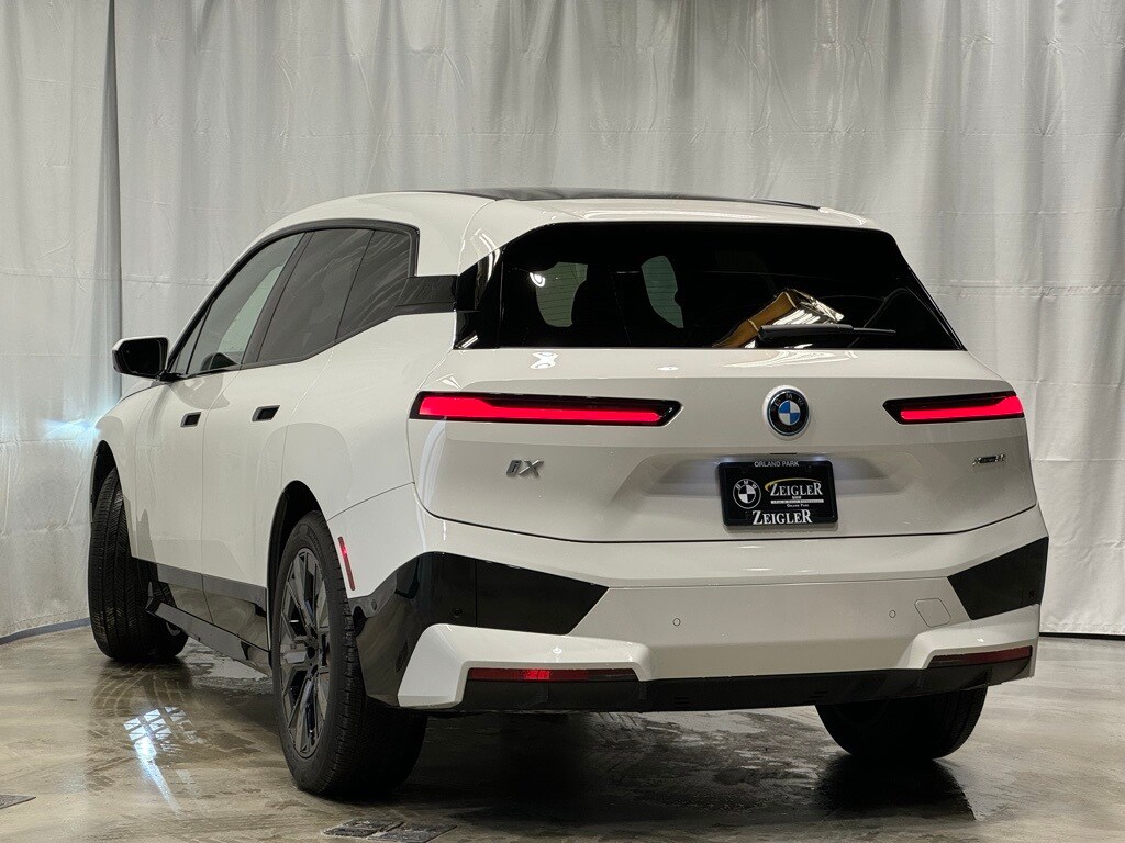 2025 BMW IX - Image 4