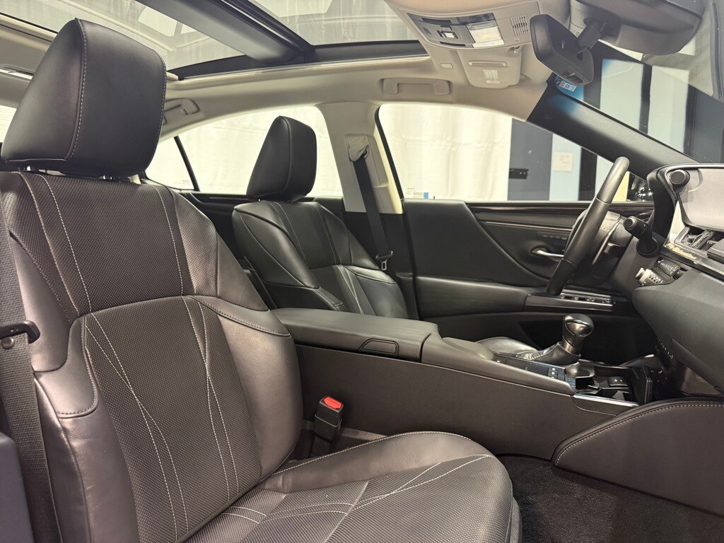 2021 LEXUS ES - Image 27
