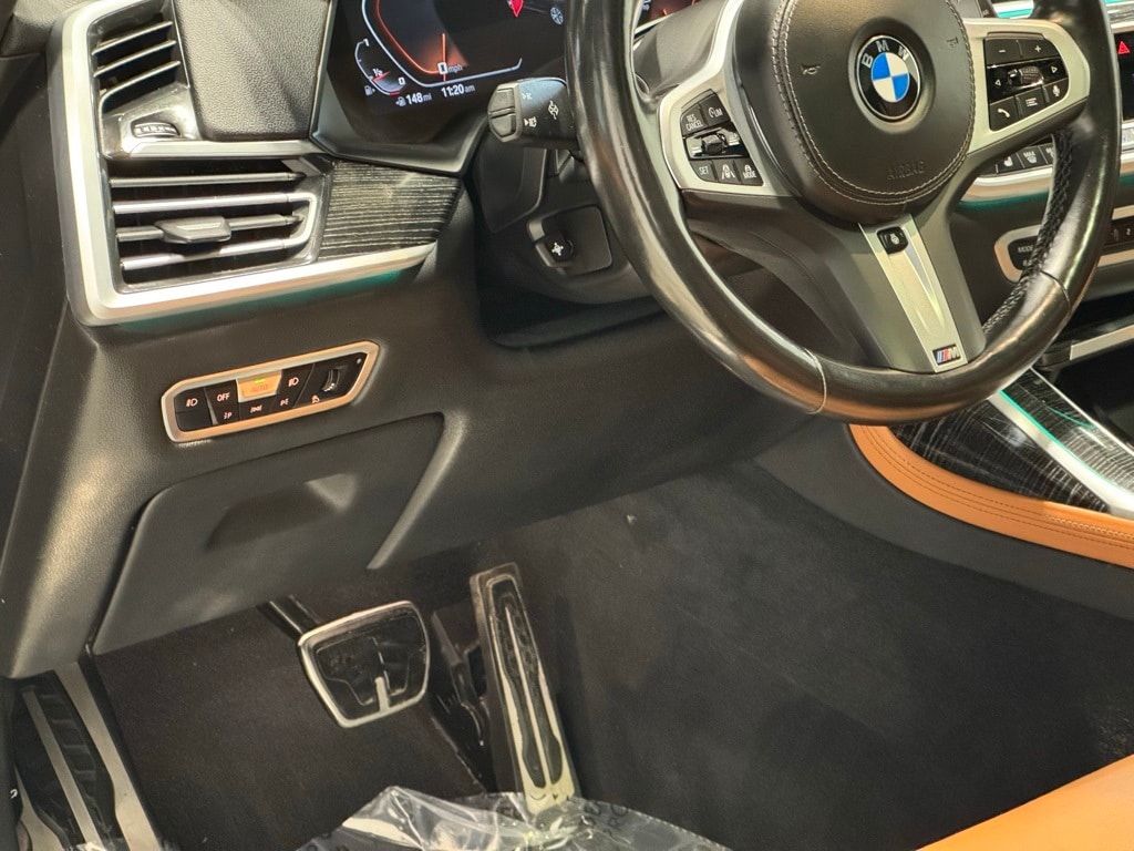 2022 BMW X7 - Image 17