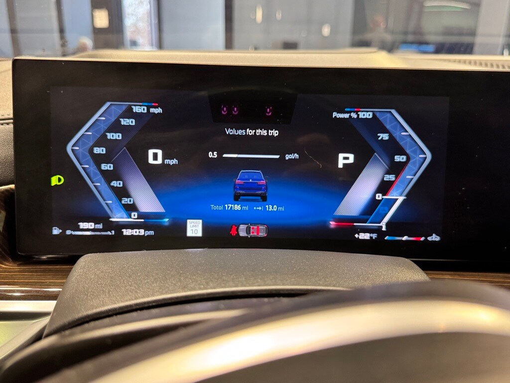 2024 BMW X7 - Image 31