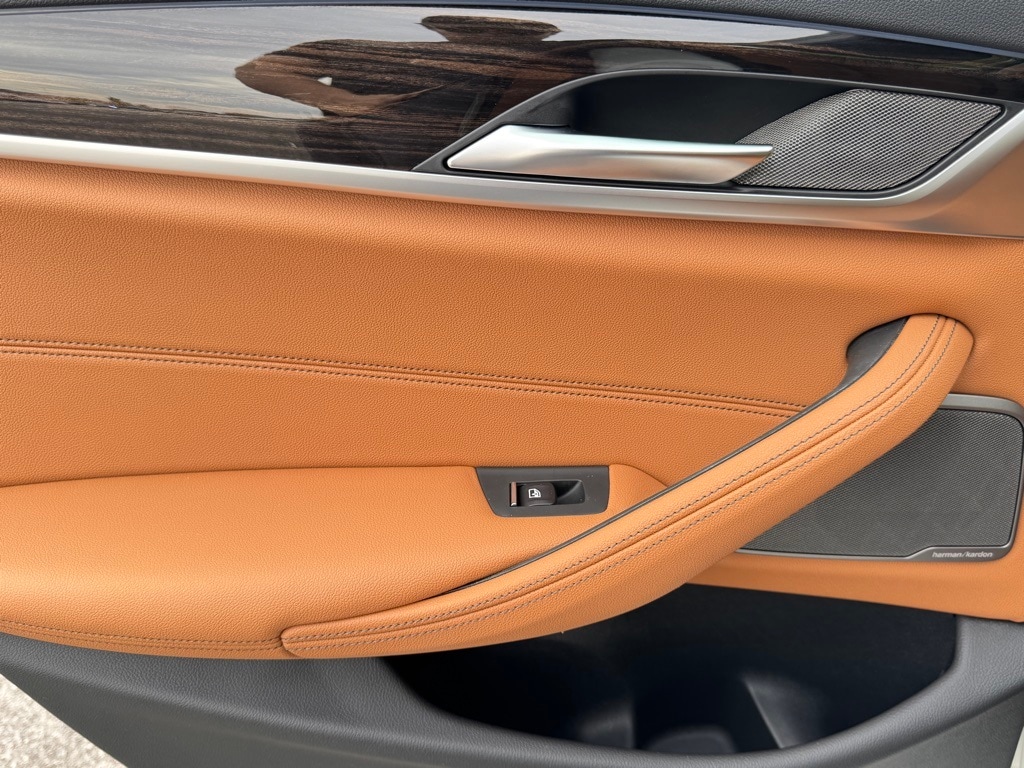 2023 BMW 530E - Image 22