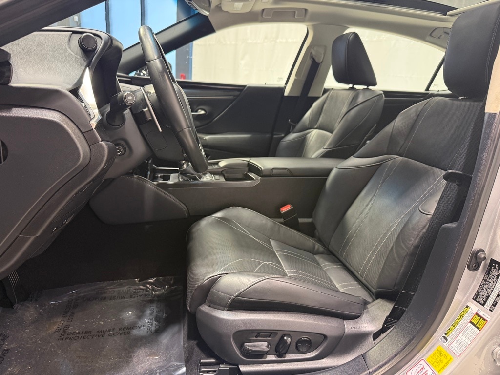 2021 LEXUS ES - Image 18