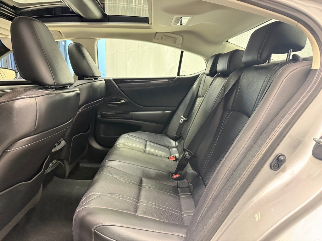 2021 LEXUS ES - Image 21