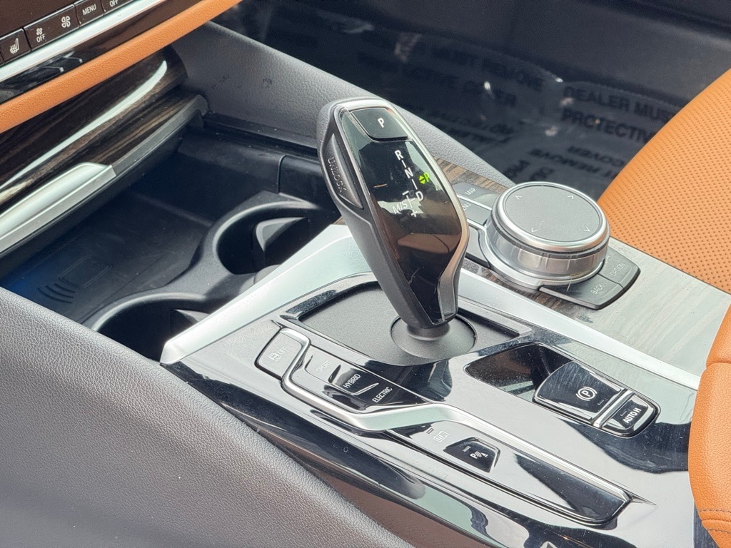 2023 BMW 530E - Image 14