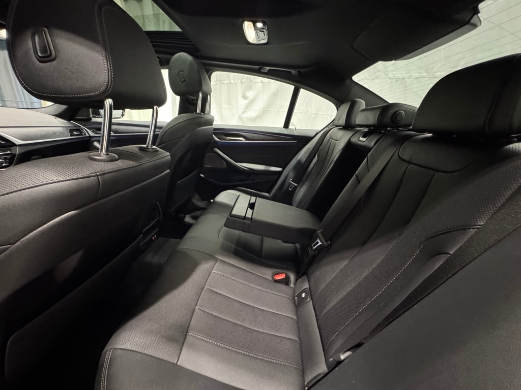 2023 BMW 530E - Image 24