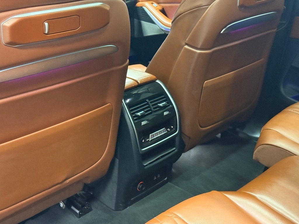 2023 BMW X7 - Image 25