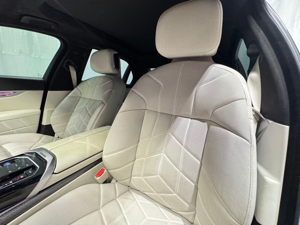 2023 BMW 760I - Image 22